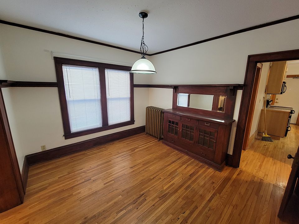 Dining room into hallway to kitchen and bedrooms.