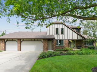 335 Greenridge Dr NW, Grand Rapids, MI 49544