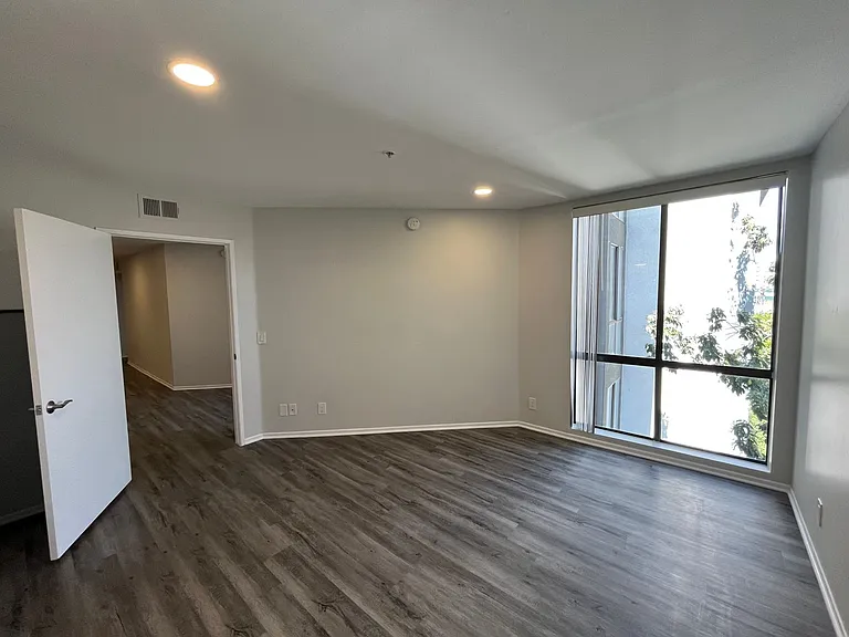 1223 Federal Ave — Photo 81