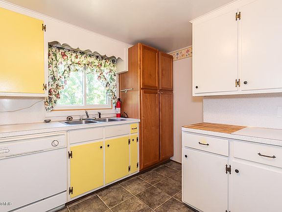4th image of 8241 S 6th St