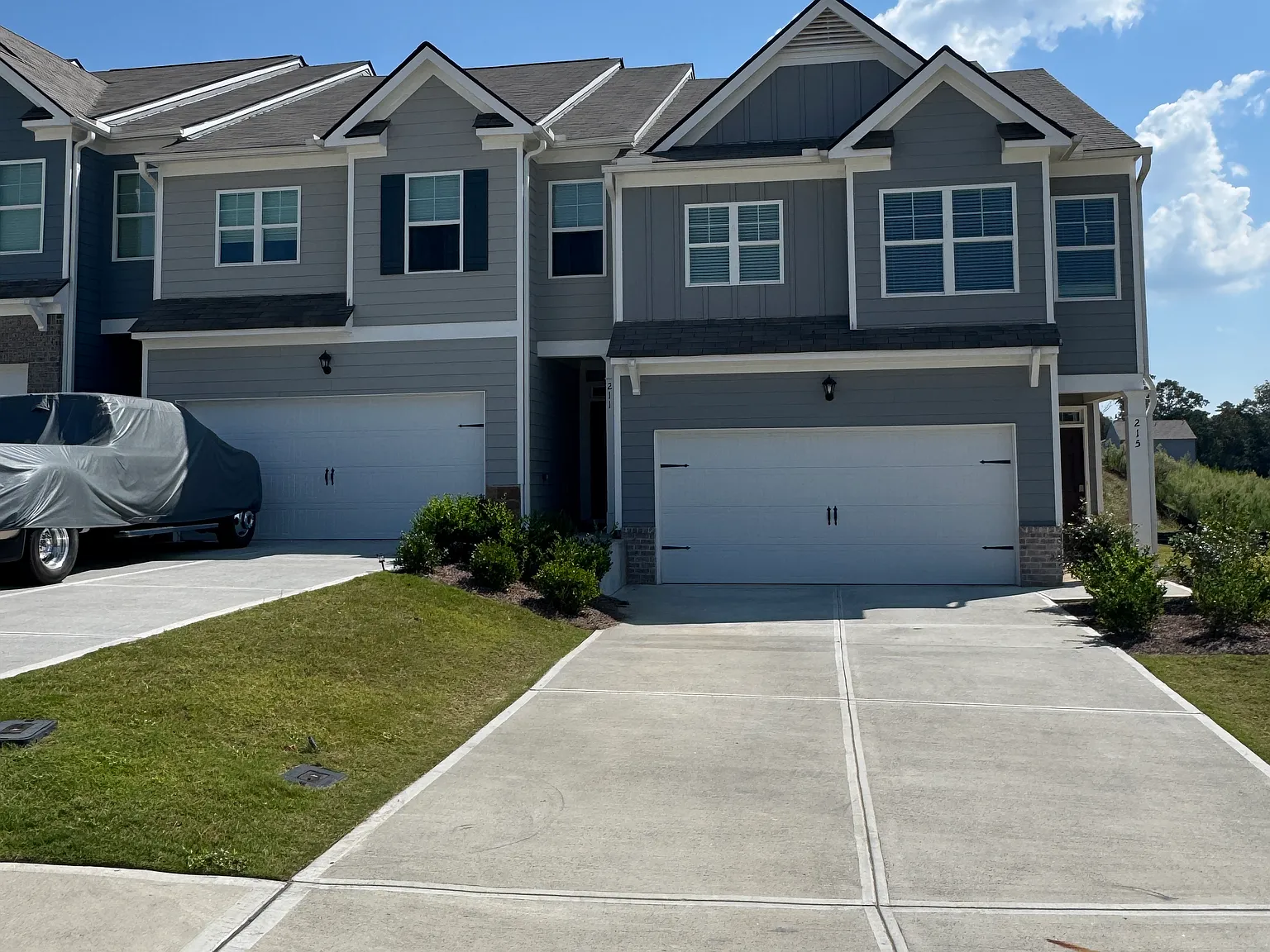 3 bed, 2.5 bath, 1850 sqft, $2,200 — Photo 1