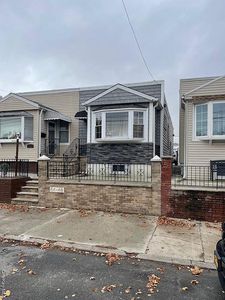 6448 58th Rd, Maspeth, NY, 11378