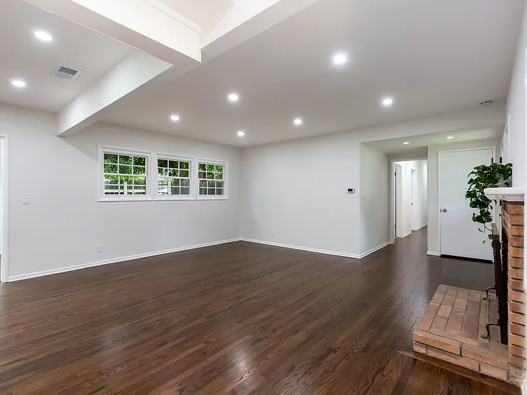 309 Nancy Way — Photo 3