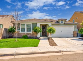3882 Sussex Ave, Clovis, CA 93619