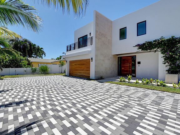 2nd image of 855 NW 4th Avenue