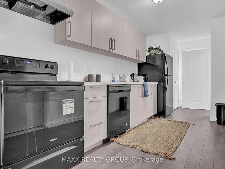 352 Alberta St — Photo 7