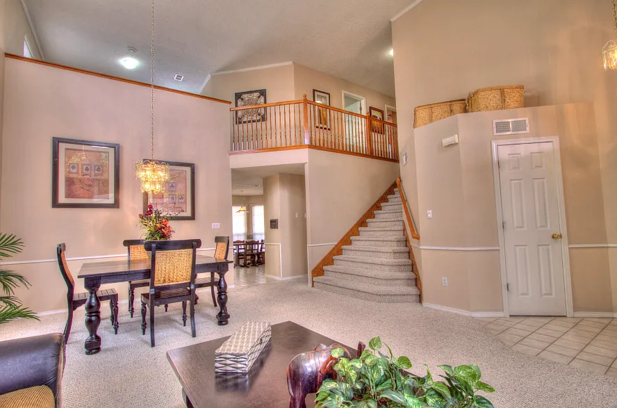 3 bed, 2392 sqft, $2,600 — Photo 2