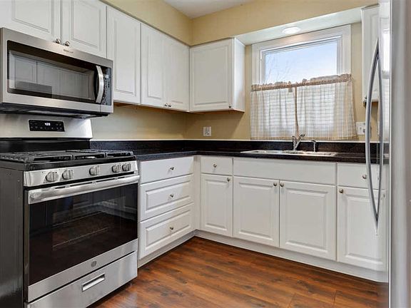 4th image of 4627 Yale Dr