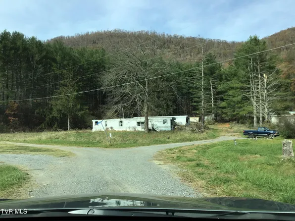 3516 Goldleaf Dr, Big Stone Gap, VA 24219