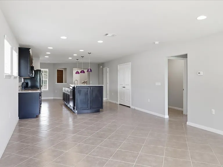 816 Hamilton Ln — Photo 16