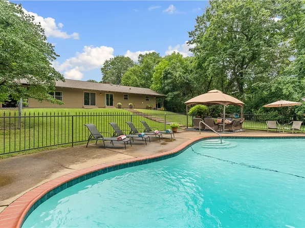 1804 Harper Valley Ln, Springdale, AR 72762