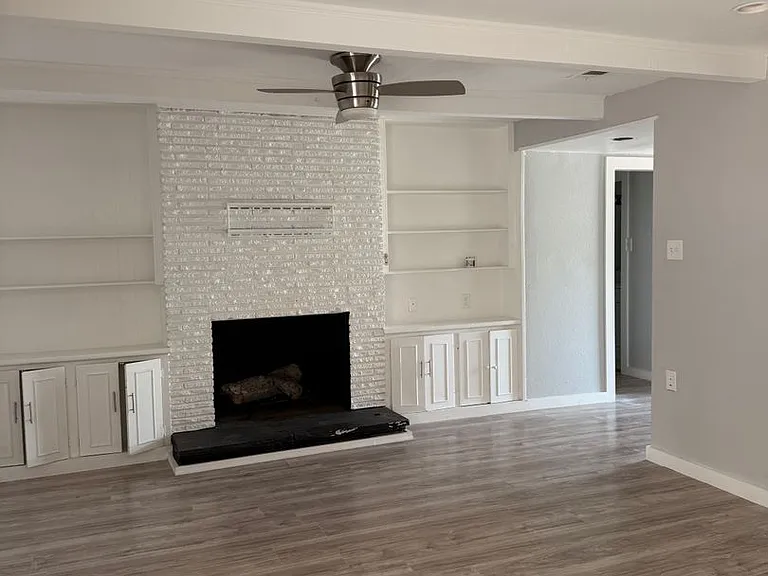 1120 Misty Glen Ln — Photo 11