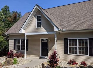 210 Wahuhu Ln, Tellico Plains, TN 37385