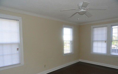 3rd image of 364 Cossitt Pl