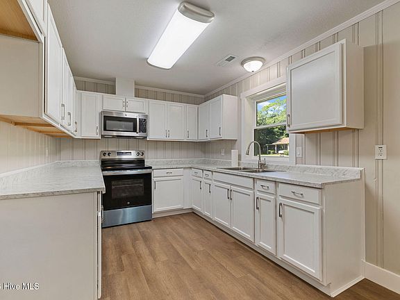 5th image of 315 Hines Street