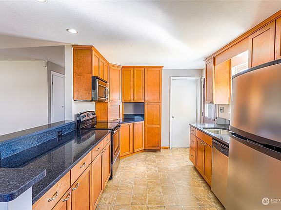 5th image of 7415 S Yakima Avenue