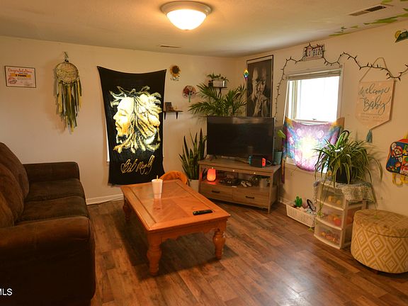 3rd image of 2329 Ashwood Ave