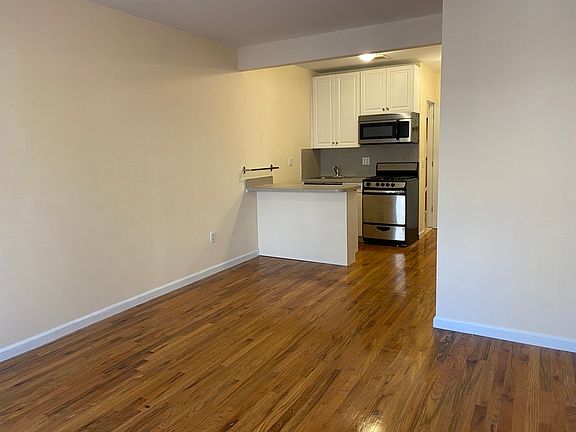 4th image of 811 9th Ave #C2