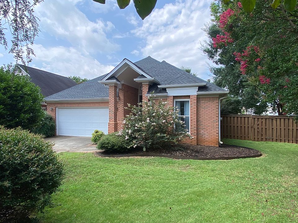 1st image of 106 Canterbury Cir