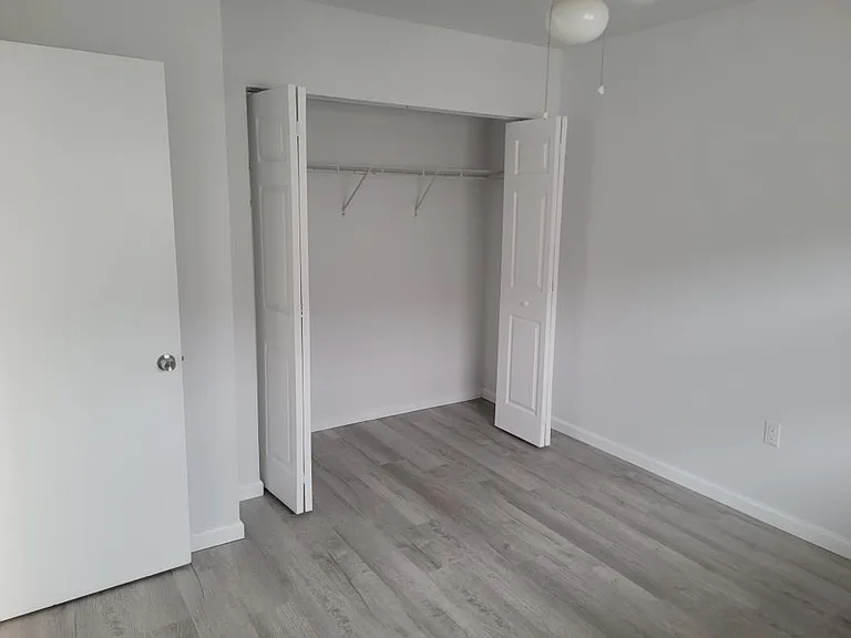 11610 N Bayshore Dr #3H — Photo 10
