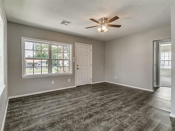 4th image of 4620 SE 26th St