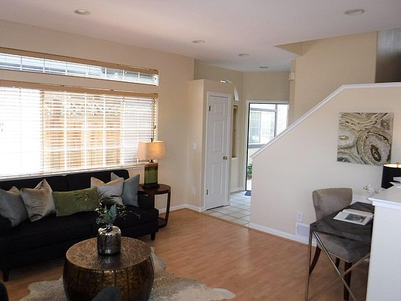 4th image of 817 Creekside Pl