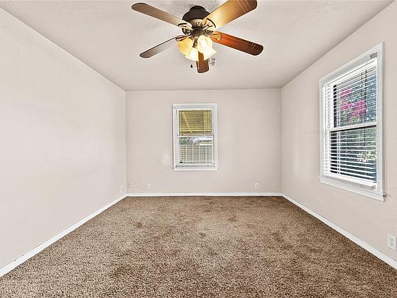 4th image of 214 N Caddo St