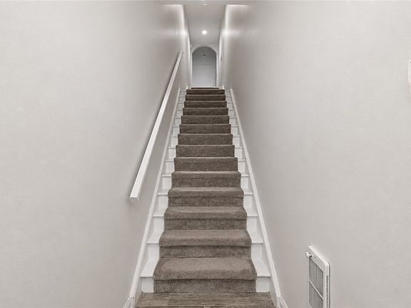 4th image of 201 Adams Pointe Blvd Unit 4