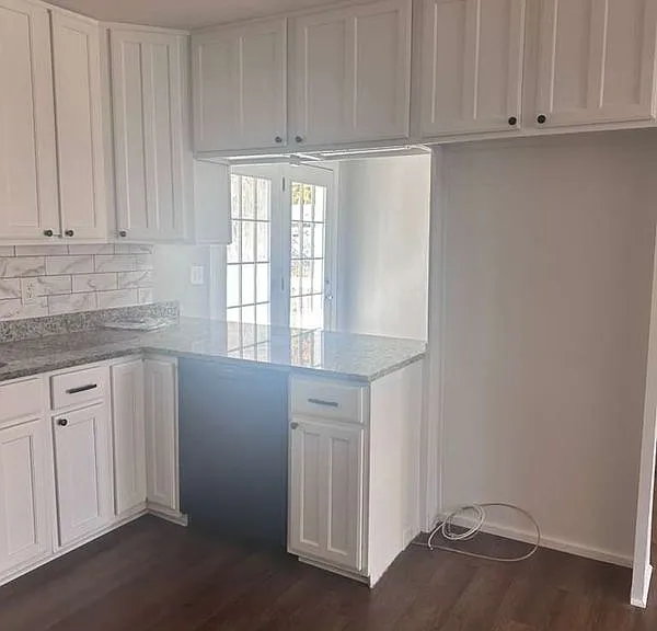 435 Central Dr NW — Photo 3