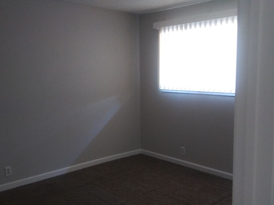 1st image of 2644 Woodridge Ct #28