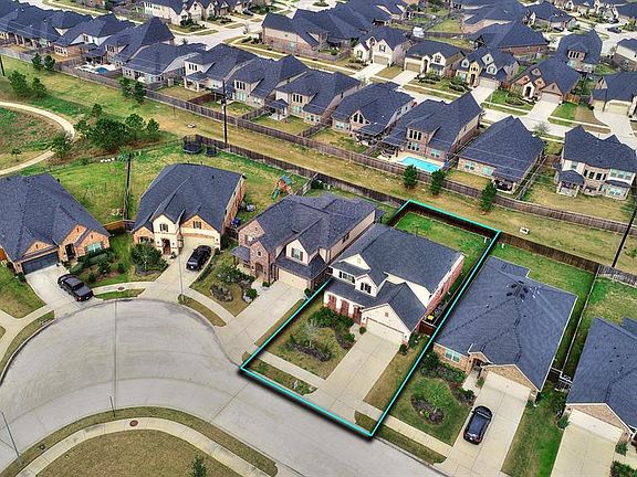 3rd image of 28122 Laurel Garden Ln