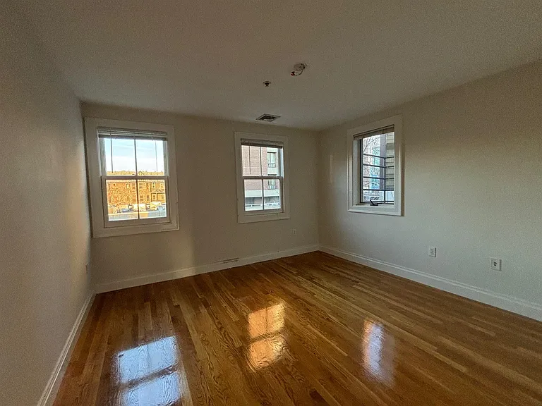 1012 Massachusetts Ave — Photo 8