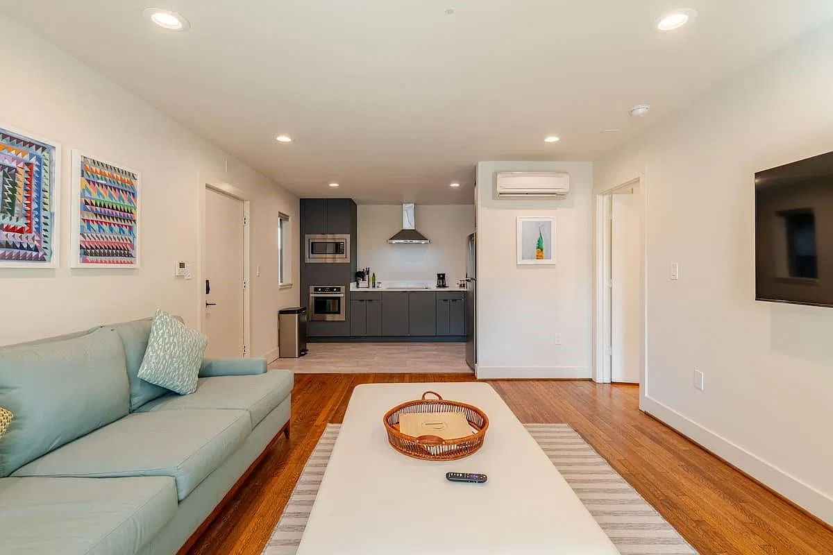 1 bed, 1.0 bath, 621 sqft, $3,200 — Photo 1