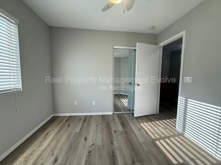 1516 E Bowker St — Photo 19