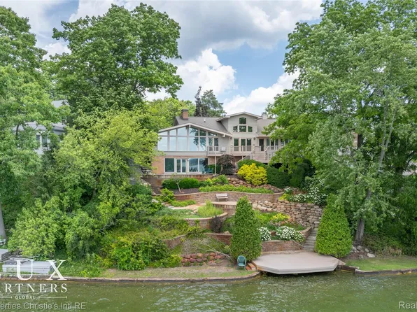 24 Hiawatha Dr, Battle Creek, MI 49015