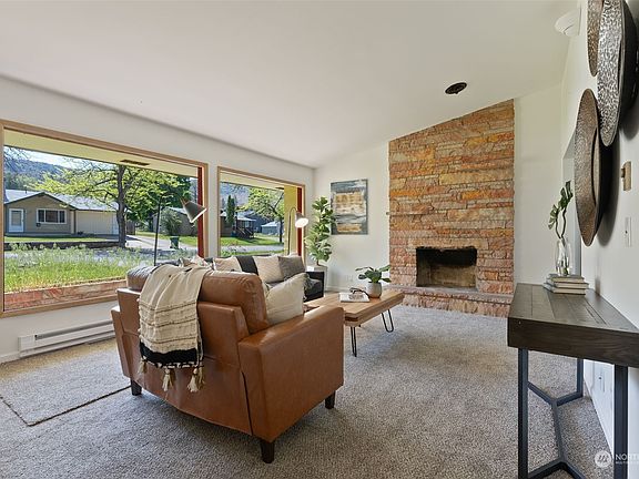 5th image of 1116 Camas Street