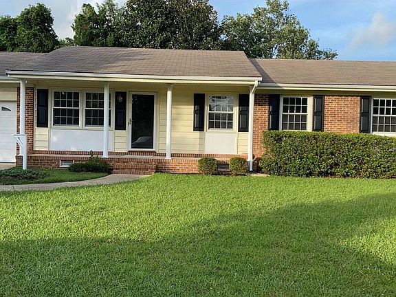 2nd image of 405 Thomas Drive