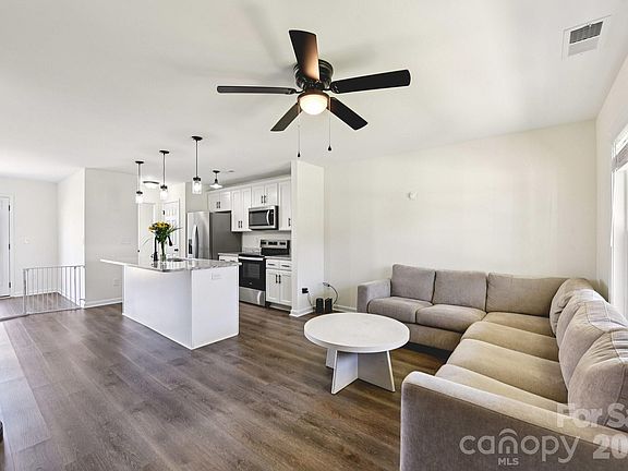2nd image of 201 N Davis Ave