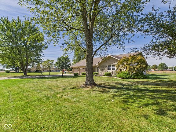 5th image of 2209 Holden Dr