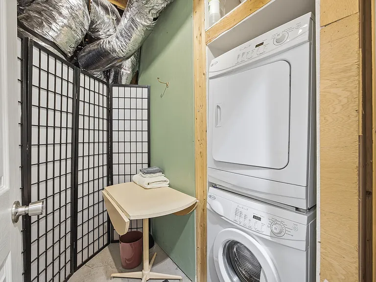515 Taunton Way #BASEMENT — Photo 11