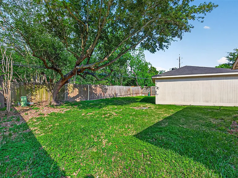 22206 Red River Dr — Photo 21
