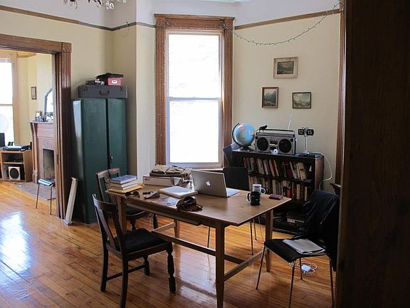 4th image of 2722 W Crystal St #1