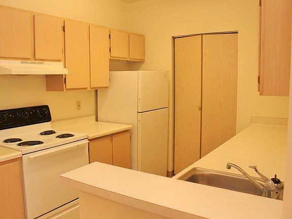 4th image of 4707 E Upriver Dr APT Q202