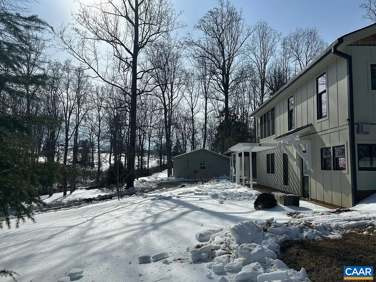 Building Photo - 652 Ivy Hl