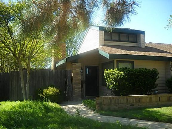 3rd image of 522 Harvest Hill St