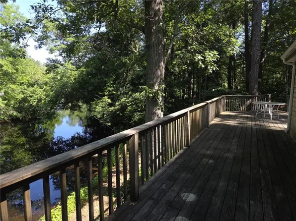 31 Lakeside Dr, Hope Valley, RI 02832
