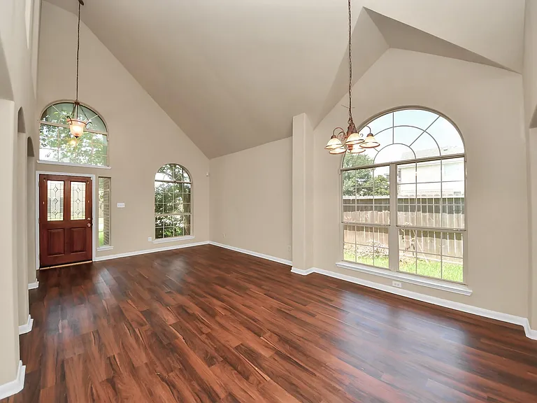 530 Majestic Ridge Dr — Photo 3