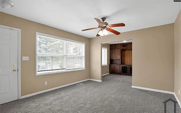 204 13th Ave NE — Photo 4