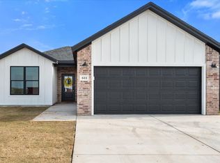 611 E 14th St, Wolfforth, TX 79382