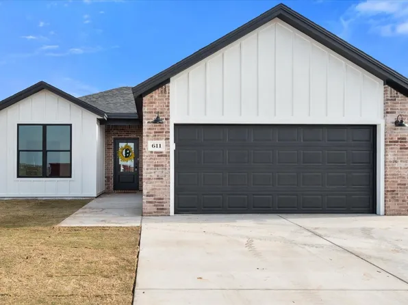 611 E 14th St, Wolfforth, TX 79382